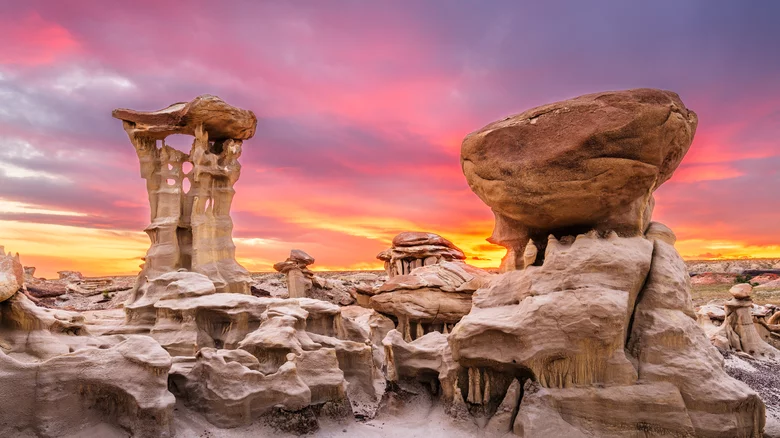 bisti hiking